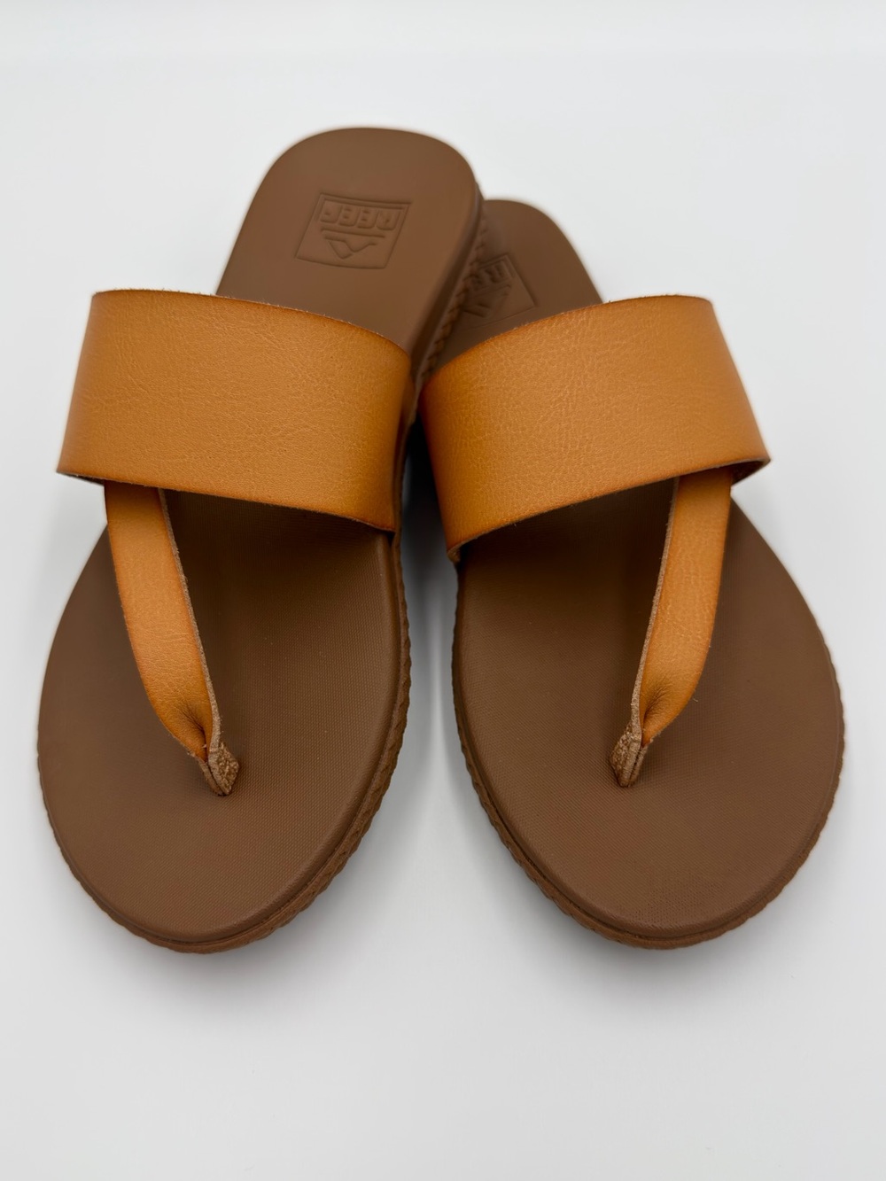 Reef Cushion Vista Hi Platform Sandals Women's Size 6 Tan Vegan Leather Lug Sole